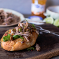 Sandwich pulled pork met Hero Abrikozen Jam