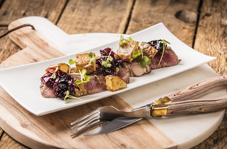 Rib-eye met geroosterde aardappels