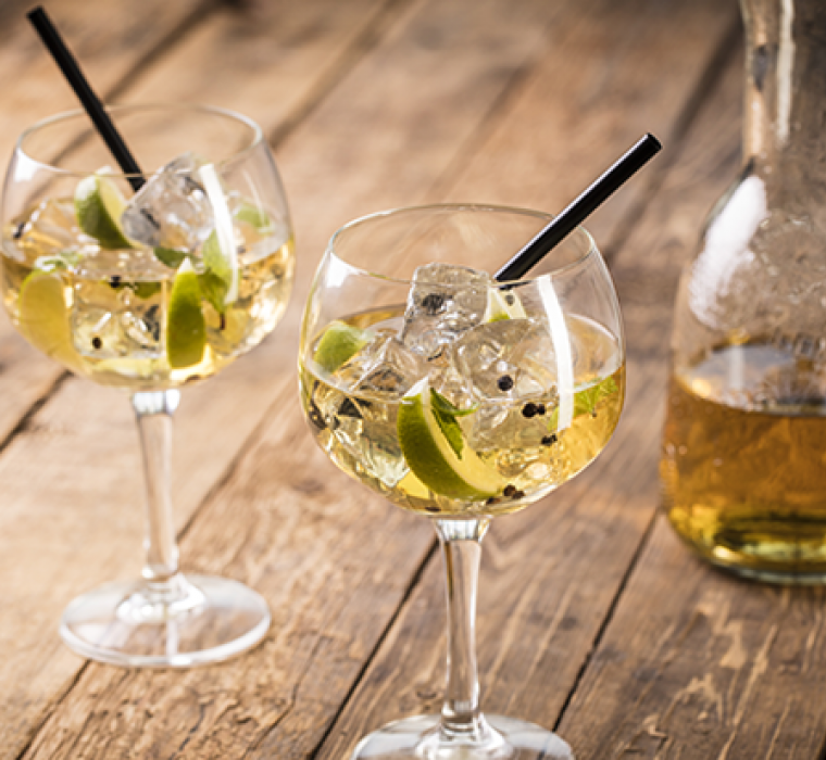 Hero Appelsap-gin cocktail met zwarte peper